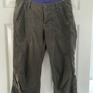 Kuhl Women’s Hiking/Climbing Capri Pants Size 6 Color Gray/Green